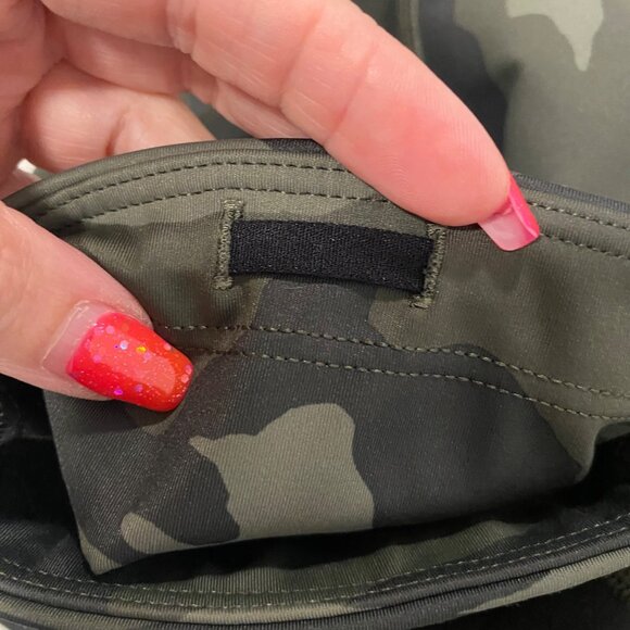 Athleta Ultimate 7/8 Tight Camo Print Size L - Picture 8 of 12